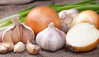 Bawang dan bawang putih untuk meningkatkan potensi pada pria